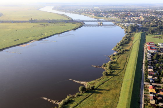 By rzeka mogła być sklasyfikowana jako „wielka”, jej długość musi wynosić m.in.: