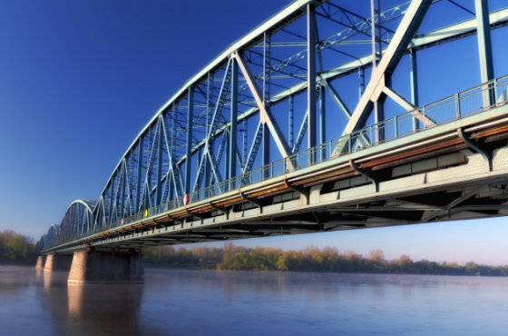 „Na prawo most, na lewo most, a środkiem…”. Która polska rzeka płynie w hicie Ireny Santor?