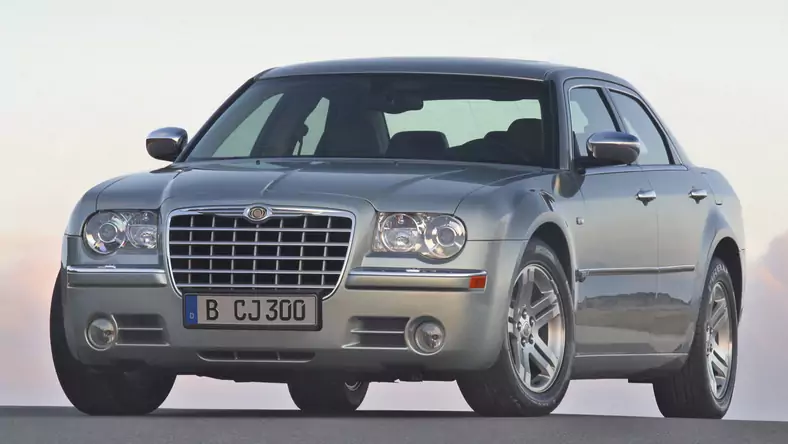 Chrysler 300C I (2004 - 2010) Sedan 300 C 6.1 V8 Hemi Srt8 Wersja 4-Drzwiowa, Benzynowy, Automatyczna Skrzynia Biegów, 6063Cm3 - 431Km, 1995Kg - Auto Świat