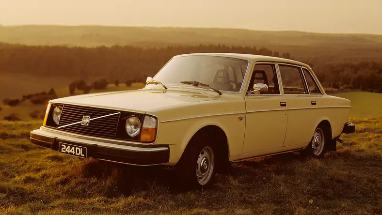 Volvo 240 (1983 - 1993) Kombi 240 Estate 2.4D GL wersja 5-drzwiowa, Diesel, Manualna skrzynia biegów, 2383cm3 - 79KM, 1370kg