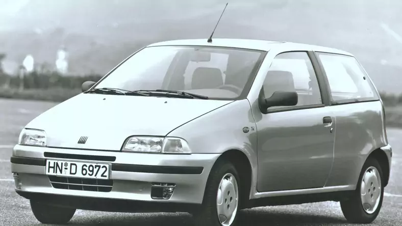 Fiat Punto I (1993 - 1999) Hatchback Punto 55 S wersja 3-drzwiowa, Benzynowy, Manualna skrzynia biegów, 1108cm3 - 54KM, 840kg