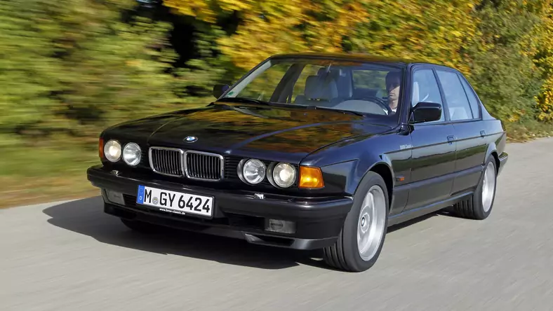 BMW Seria 7 II E32 (1986 - 1994) Sedan 730i V8 wersja 4-drzwiowa, Benzynowy, Manualna skrzynia biegów, 2997cm3 - 217KM, 1700kg