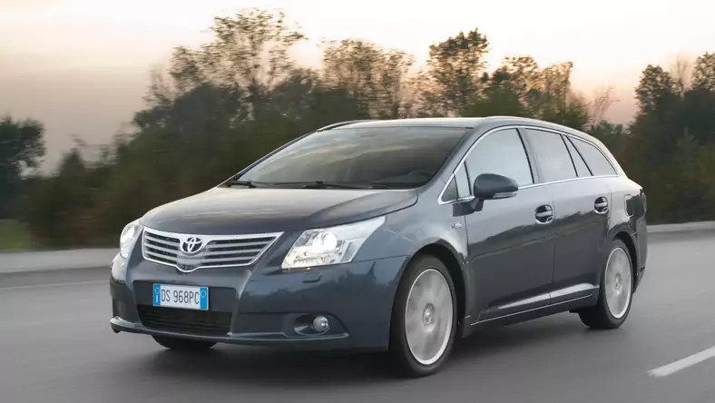 Toyota Avensis III (2009 - ) Sedan Avensis 1.8 Sol plus EU5 MS wersja 4-drzwiowa, Benzynowy, Bezstopniowa, sekwencyjna skrzynia biegów, 1798cm3 - 147KM, 1405kg