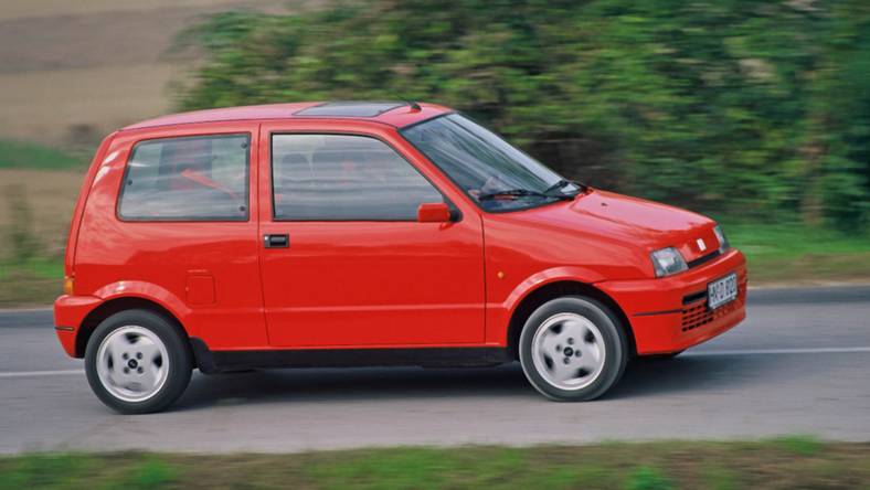 Fiat Cinquecento (1991 - 1998) Hatchback Cinquecento 704 Maquillage wersja 3-drzwiowa, Benzynowy, Manualna skrzynia biegów, 704cm3 - 31KM, 690kg