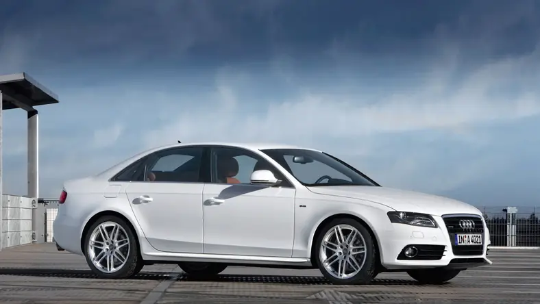 Audi A4 IV B8 (2008 - 2015) Sedan A4 2.0 TDI Quattro wersja 4-drzwiowa, Diesel, Manualna skrzynia biegów, 1968cm3 - 150KM, 1640kg