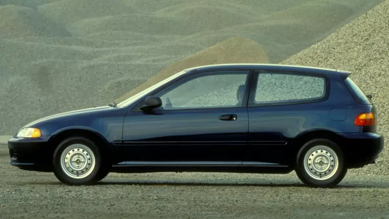 Honda Civic V (1991 - 1995) Sedan Civic 1.5 VEi wersja 4-drzwiowa, Benzynowy, Manualna skrzynia biegów, 1493cm3 - 90KM, 1005kg