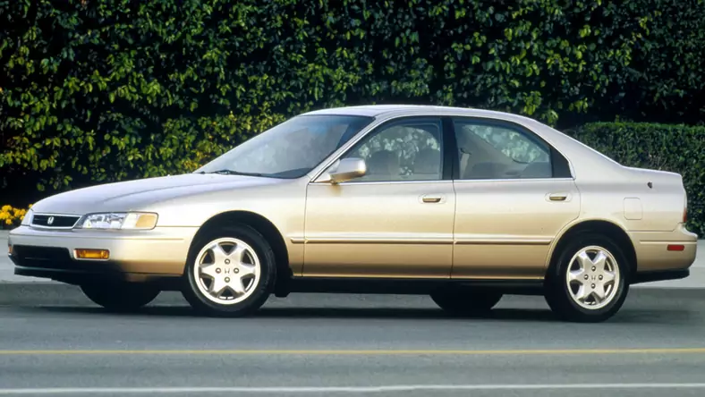 Honda Accord V (1993 - 1998) Sedan Accord 2.7 V6 LX aut wersja 4-drzwiowa, Benzynowy, Automatyczna skrzynia biegów, 2675cm3 - 170KM, 1497kg