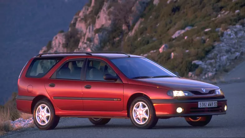 Renault Laguna I (1993 - 2000) Hatchback Laguna 2.0 RXE Evolution wersja 5-drzwiowa, Benzynowy, Automatyczna skrzynia biegów, 1988cm3 - 115KM, 1290kg