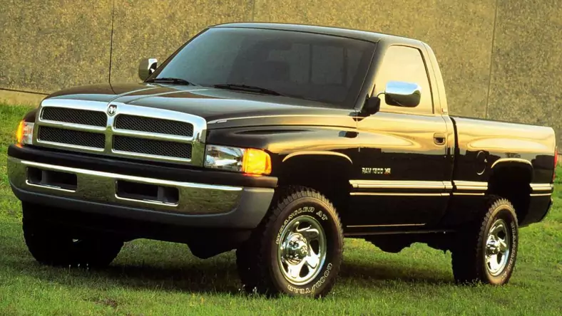 Dodge RAM II (1993 - 2002) Pickup RAM 1500 5.2 wersja 2-drzwiowa, Benzynowy, Manualna skrzynia biegów, 5208cm3 - 200KM, 1830kg