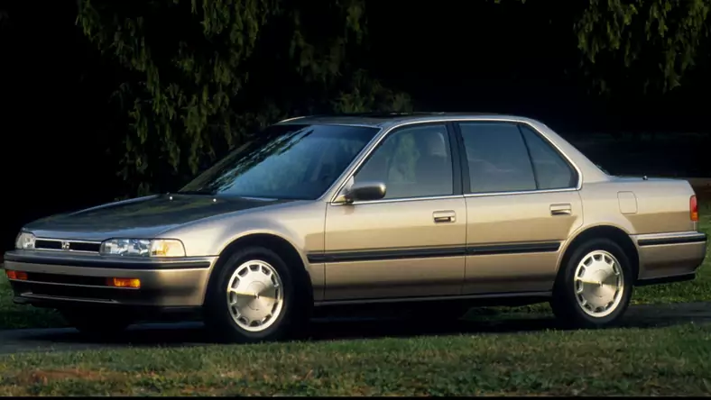 Honda Accord IV (1989 - 1993) Sedan Accord 2.0i-16 EX abs wersja 4-drzwiowa, Benzynowy, Manualna skrzynia biegów, 1997cm3 - 133KM, 1191kg