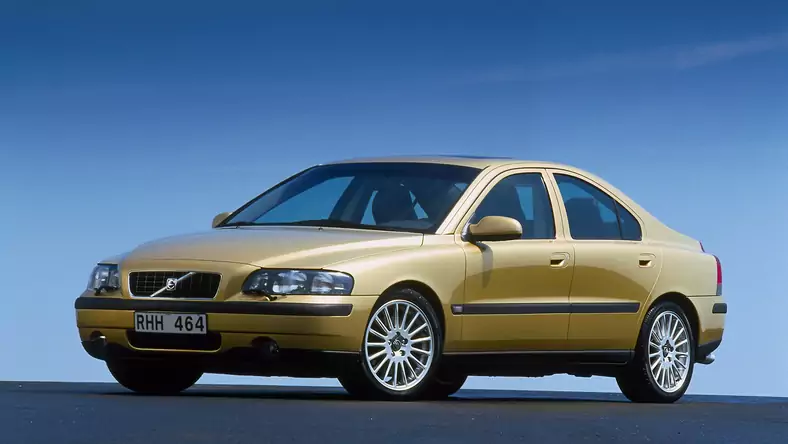 Volvo S60 I (2000 - 2009) Sedan S60 2.0T Diament wersja 4-drzwiowa, Benzynowy, Manualna skrzynia biegów, 1984cm3 - 180KM, 1458kg