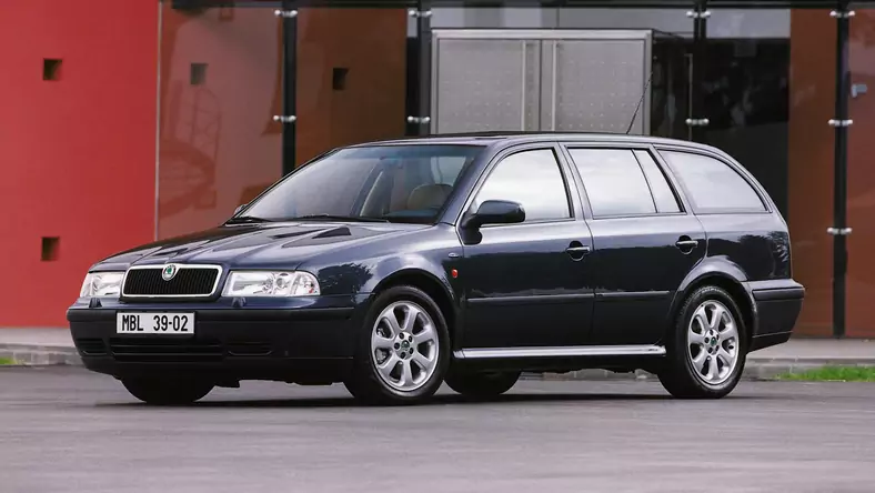 Skoda Octavia I (1996 - 2010) Kombi Octavia 1.8 T FSI Elegance wersja 5-drzwiowa, Benzynowy, Manualna skrzynia biegów, 1798cm3 - 160KM, 1425kg