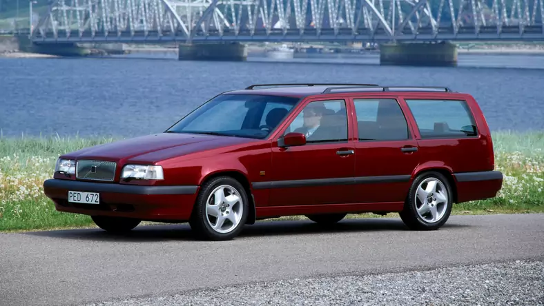 Volvo 850 (1991 - 1997) Kombi 850 Estate 2.5-20 GLT wersja 5-drzwiowa, Benzynowy, Manualna skrzynia biegów, 2435cm3 - 170KM, 1418kg