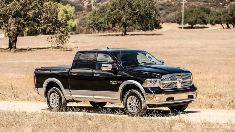 Dodge RAM IV (2009 - ) Pickup RAM 1500 4.7 4x4 wersja 2-drzwiowa, Benzynowy, Automatyczna skrzynia biegów, 4701cm3 - 310KM, 2289kg