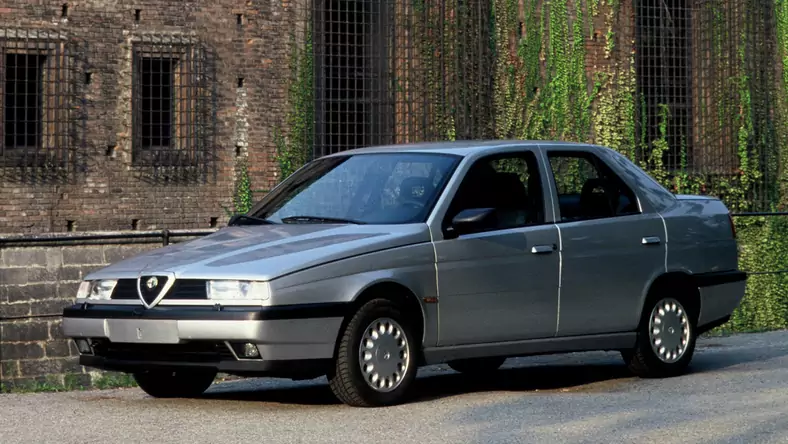 Alfa Romeo 155 (1992 - 1998) Sedan 155 2.0 TSpark DTM wersja 4-drzwiowa, Benzynowy, Manualna skrzynia biegów, 1995cm3 - 144KM, 1335kg