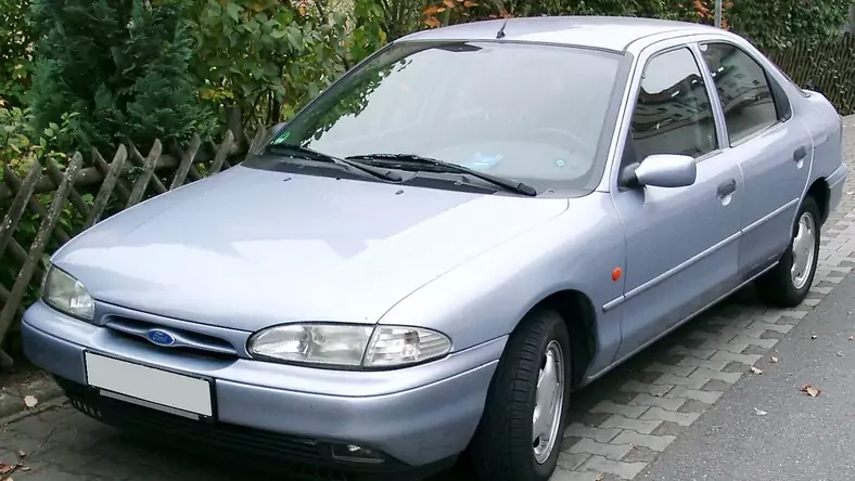 Ford Mondeo I Mk 1 i Mk 2 (1992 - 2000) Sedan Mondeo 2.0 Trend wersja 4-drzwiowa, Benzynowy, Manualna skrzynia biegów, 1988cm3 - 131KM, 1462kg