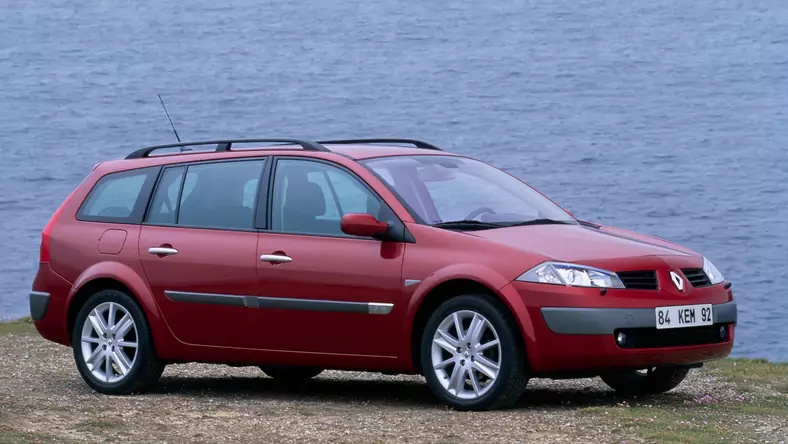 Renault Megane II (2002 - 2008) Hatchback Megane II 2.0 Sport wersja 3-drzwiowa, Benzynowy, Manualna skrzynia biegów, 1998cm3 - 225KM, 1430kg