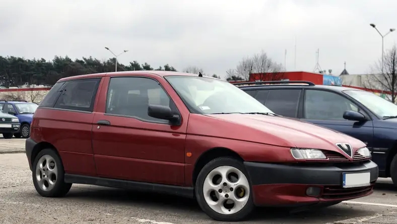 Alfa Romeo 145 (1994 - 2000) Hatchback 145 1.9 JTD wersja 3-drzwiowa, Diesel, Manualna skrzynia biegów, 1910cm3 - 105KM, 1285kg