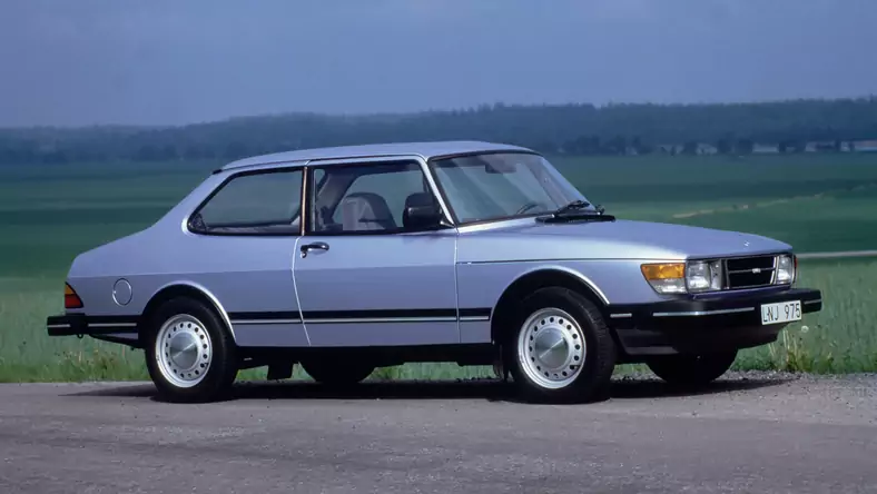 Saab 90 (1984 - 1987) Sedan 900 2.0 GLi wersja 4-drzwiowa, Benzynowy, Manualna skrzynia biegów, 1985cm3 - 118KM, 1158kg
