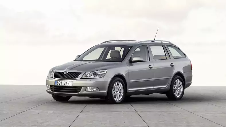 Skoda Octavia II (2004 - 2013) Kombi Octavia 1.2 TSI Family DSG wersja 5-drzwiowa, Benzynowy, Automatyczna skrzynia biegów, 1197cm3 - 105KM, 1310kg