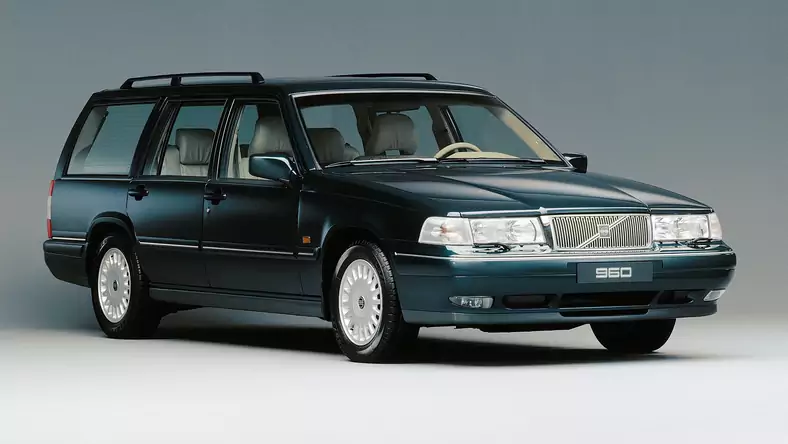 Volvo V90 II (960) (1990 - 1998) Kombi V90 3.0 wersja 5-drzwiowa, Benzynowy, Manualna skrzynia biegów, 2922cm3 - 180KM, 1692kg