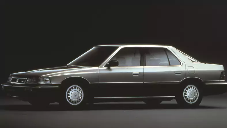 Honda Legend I (1985 - 1990) Sedan Legend 2.7 EXi aut wersja 4-drzwiowa, Benzynowy, Automatyczna skrzynia biegów, 2675cm3 - 169KM, 1360kg