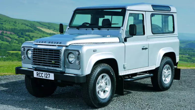 Land Rover Defender II (1990 - 2015) Kombi Defender 90 2.5 TDI wersja 3-drzwiowa, Diesel, Manualna skrzynia biegów, 2495cm3 - 122KM, 1897kg