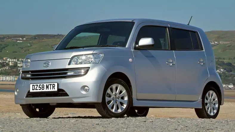 Daihatsu Materia (2006 - 2012) Kombi Materia 1.3 wersja 5-drzwiowa, Benzynowy, Manualna skrzynia biegów, 1298cm3 - 91KM, 1025kg