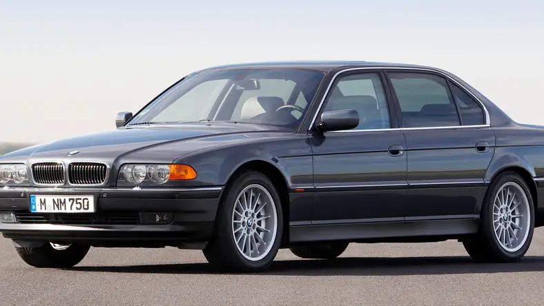 BMW Seria 7 III E38 (1994 - 2001) Sedan 740d aut wersja 4-drzwiowa, Diesel, Automatyczna skrzynia biegów, 3901cm3 - 245KM, 1960kg