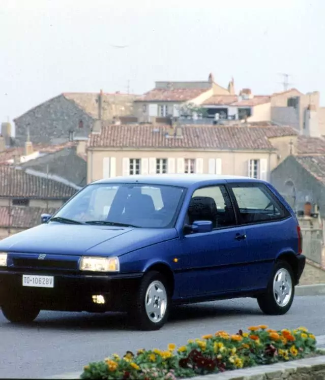 Fiat Tipo (1988 - 1995) Hatchback Tipo 1.9 TD SX wersja 5-drzwiowa, Diesel, Manualna skrzynia biegów, 1929cm3 - 79KM, 1160kg