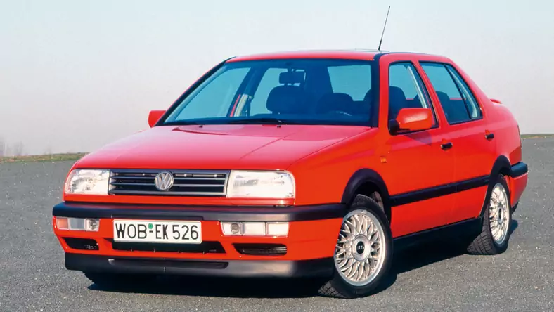 Volkswagen Vento ( - ) Sedan Vento 1.8 GL wersja 4-drzwiowa, Benzynowy, Manualna skrzynia biegów, 1781cm3 - 90KM, 1060kg