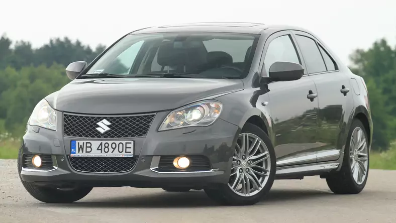 Suzuki Kizashi (2009 - ) Sedan Kizashi 2.4 Sport 4WD CVT wersja 4-drzwiowa, Benzynowy, Bezstopniowa, sekwencyjna skrzynia biegów, 2393cm3 - 178KM, 1585kg