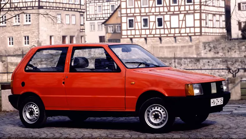 Fiat Uno I (1983 - 1989) Hatchback Uno 55 Super wersja 3-drzwiowa, Benzynowy, Manualna skrzynia biegów, 1116cm3 - 58KM, 730kg