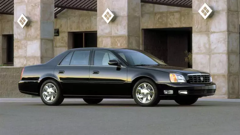 Cadillac DeVille VIII (2000 - 2005) Sedan DeVille 4.6 DHS wersja 4-drzwiowa, Benzynowy, Automatyczna skrzynia biegów, 4565cm3 - 275KM, 2000kg