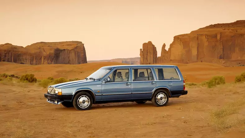 Volvo 760 (1982 - 1990) Sedan 760 2.3 Turbo Intercooler wersja 4-drzwiowa, Benzynowy, Manualna skrzynia biegów, 2316cm3 - 182KM, 1462kg