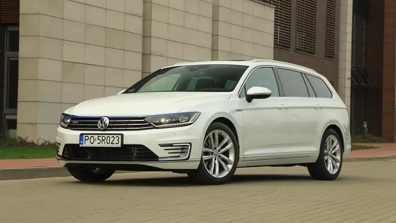 Volkswagen Passat VI B8 (2014 - ) Kombi Passat 1.4 TSI BMT ACT Comfortline wersja 5-drzwiowa, Benzynowy, Manualna skrzynia biegów, 1395cm3 - 150KM, 1429kg