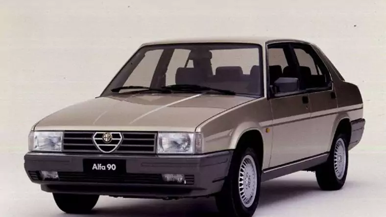 Alfa Romeo 90 (1984 - 1987) Sedan 90 2.5 L V6 Jetronic wersja 4-drzwiowa, Benzynowy, Manualna skrzynia biegów, 2492cm3 - 158KM, 1210kg