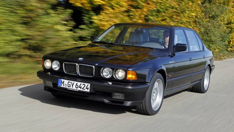 BMW Seria 7 II E32 (1986 - 1994) Sedan 740i V8 wersja 4-drzwiowa,  Benzynowy, Automatyczna skrzynia biegów, 3982cm3 - 285KM, 1790kg - Auto  Świat