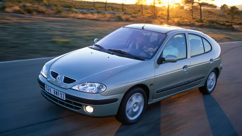 Renault Megane I (1995 - 2002) Hatchback Megane 1.8 16V Dynamique wersja 5-drzwiowa, Benzynowy, Manualna skrzynia biegów, 1783cm3 - 115KM, 1135kg