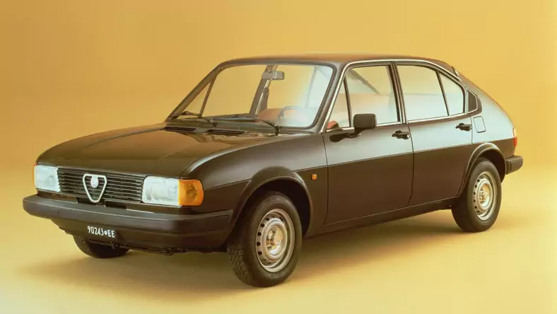 Alfa Romeo Alfasud (1971 - 1989) Sedan Alfasud 1.2 wersja 4-drzwiowa, Benzynowy, Automatyczna skrzynia biegów, 1186cm3 - 60KM, 860kg