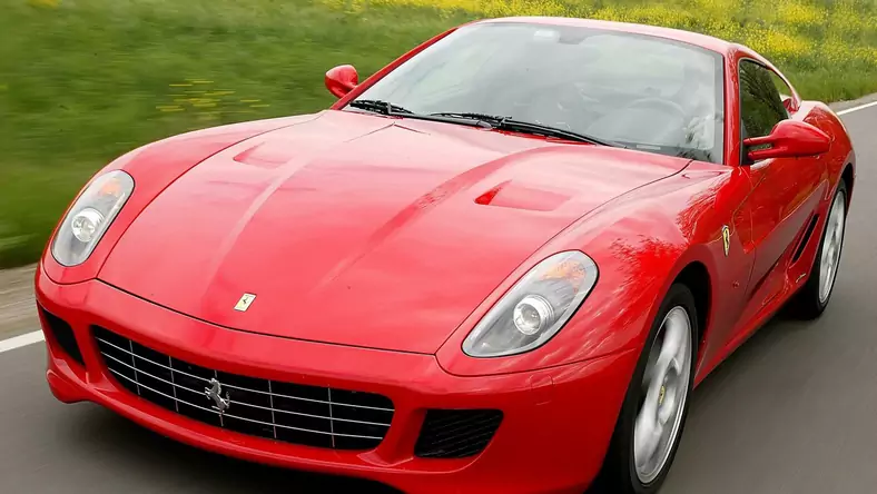 Ferrari 599 (2006 - 2012) Coupe 599 GTB HGTE wersja 2-drzwiowa, Benzynowy, Automatyczna sekwencyjna, 5999cm3 - 620KM, 1690kg