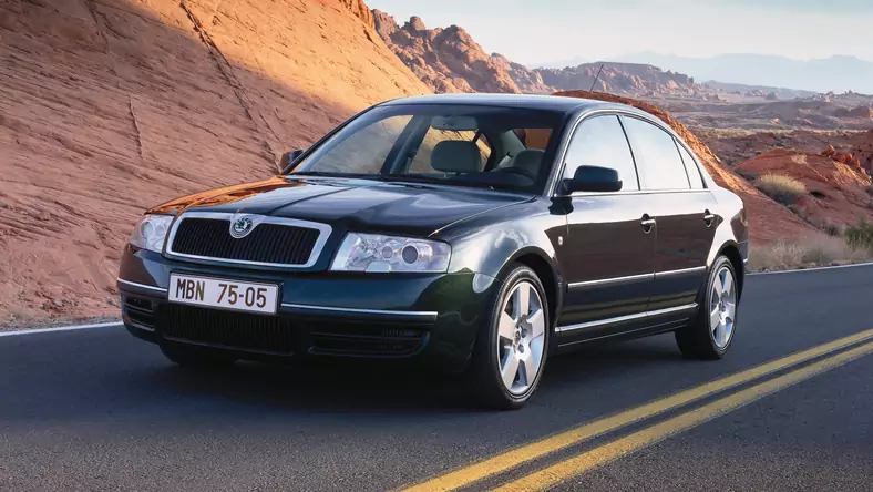 Skoda Superb II (2001 - 2008) Sedan Superb 2.8 V6 Elegance Tiptr. wersja 4-drzwiowa, Benzynowy, Automatyczna skrzynia biegów, 2771cm3 - 193KM, 1551kg