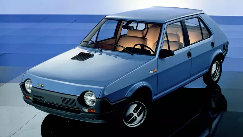 Fiat Ritmo (1978 - 1988) Hatchback Ritmo 100 S wersja 5-drzwiowa, Benzynowy, Manualna skrzynia biegów, 1585cm3 - 101KM, 910kg