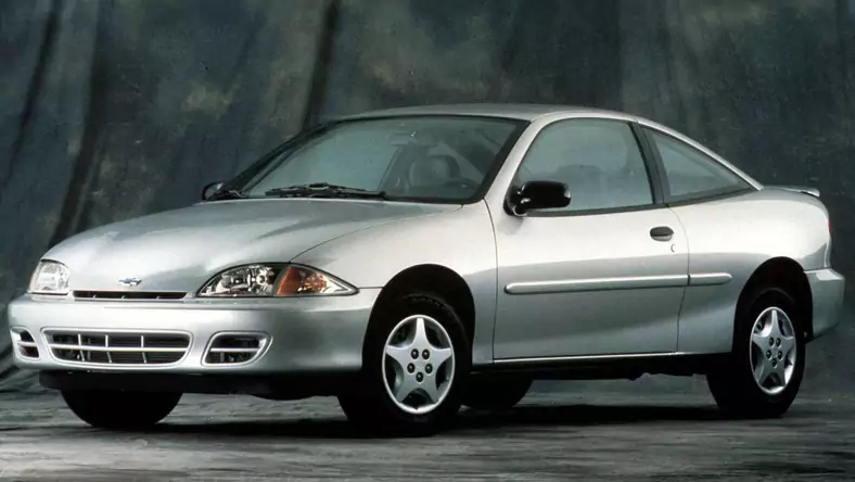 Chevrolet Cavalier III (1995 - 2005) Sedan Cavalier 2.2 RS wersja 4-drzwiowa, Benzynowy, Manualna skrzynia biegów, 2189cm3 - 120KM, 1420kg