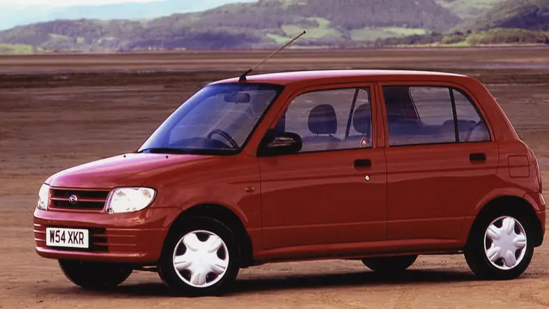 Daihatsu Cuore III (1990 - 1994) Hatchback Domino 0.8 SDX wersja 3-drzwiowa, Benzynowy, Manualna skrzynia biegów, 847cm3 - 41KM, 590kg