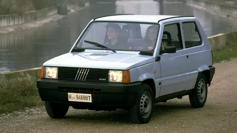 Fiat Panda I (1980 - 2003) Hatchback Panda 750 Fun wersja 3-drzwiowa, Benzynowy, Manualna skrzynia biegów, 770cm3 - 34KM, 674kg