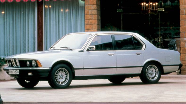 BMW Seria 7 I E23 (1977 - 1986) Sedan 735 i wersja 4-drzwiowa, Benzynowy, Manualna skrzynia biegów, 3453cm3 - 217KM, 1475kg
