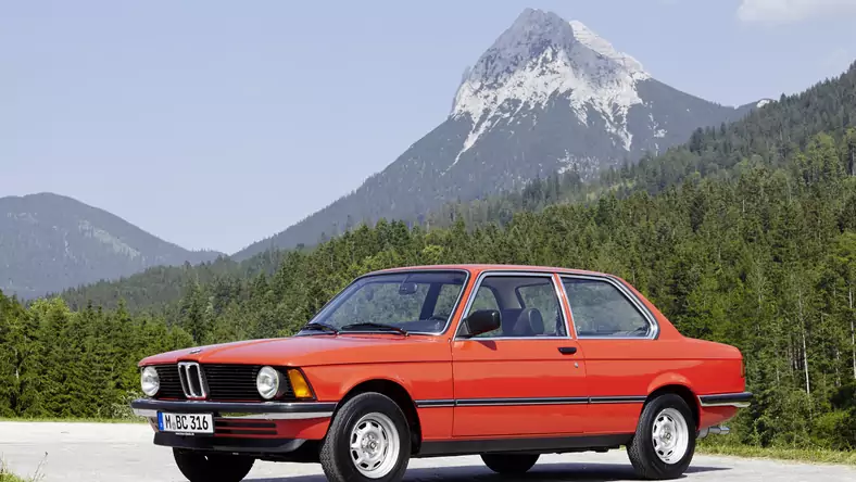 BMW Seria 3 I E21 (1975 - 1981) Sedan 318i wersja 2-drzwiowa, Benzynowy, Manualna skrzynia biegów, 1766cm3 - 105KM, 1030kg