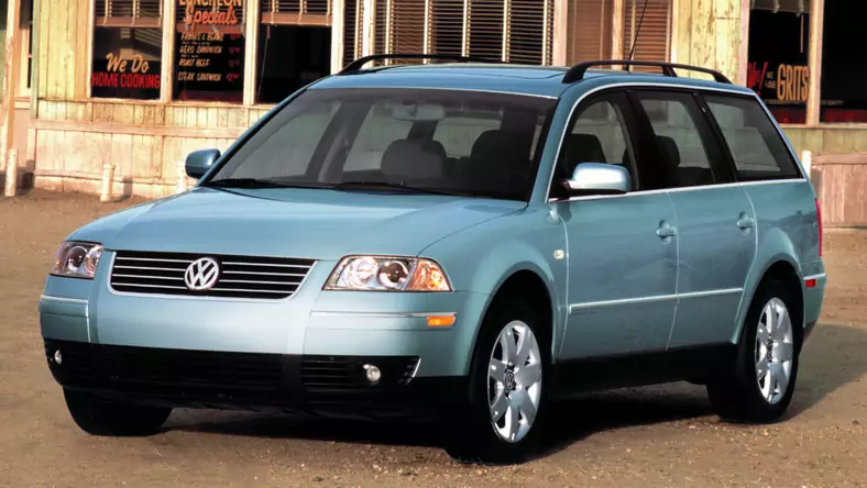 Volkswagen Passat IV B5/B5.5 (1996 - 2005) Kombi Passat 2.8 V6 4Mot. Comfortline Tiptr. wersja 5-drzwiowa, Benzynowy, Automatyczna skrzynia biegów, 2771cm3 - 193KM, 1627kg