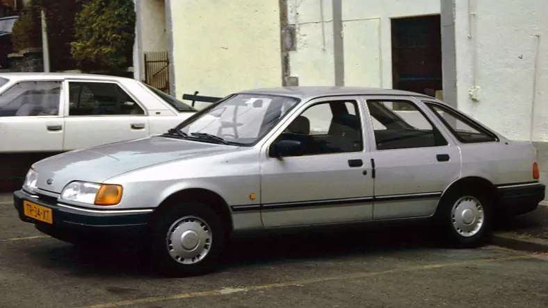 Ford Sierra (1982 - 1993) Kombi Sierra Kombi 1.6 CL wersja 5-drzwiowa, Benzynowy, Manualna skrzynia biegów, 1593cm3 - 73KM, 1075kg